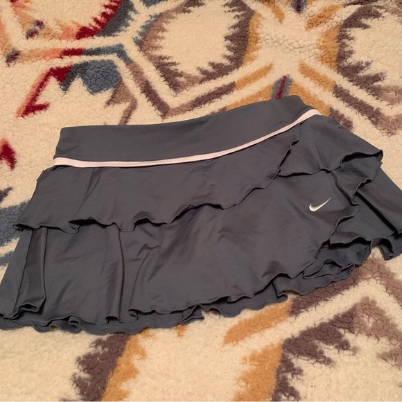 Nike ruffled dri-fit tennis skort skirt - Picture 4 of 11